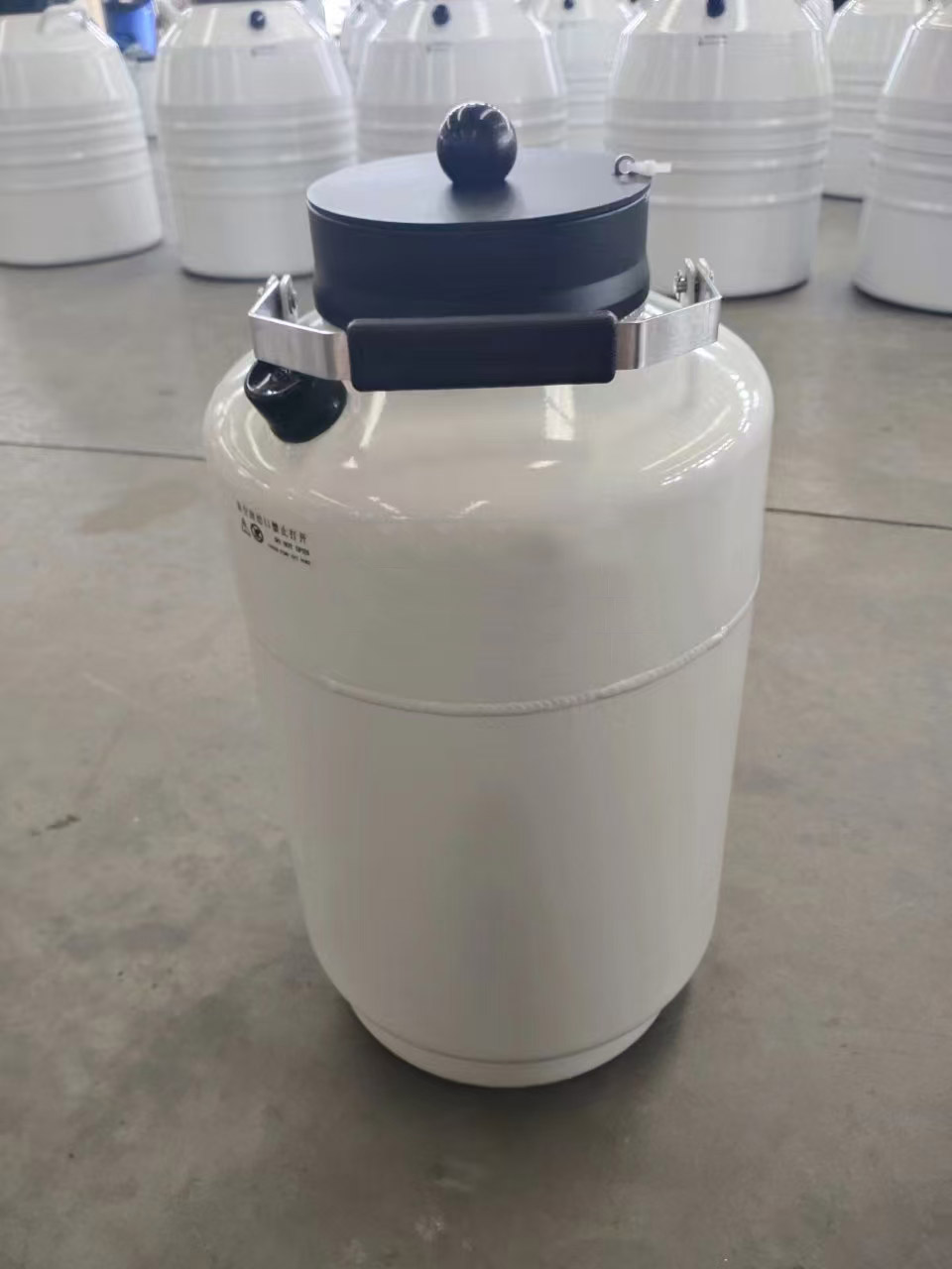 液氮罐外观